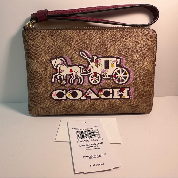 Coach horse and carriage print wristlet NWT - Picture 1 of 6